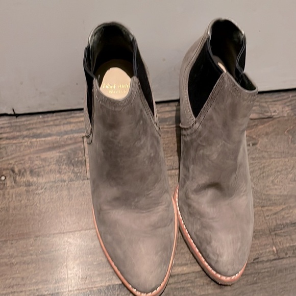 Cole Haan Balthasar Nubuck Bootie
In Greystone 5.5 - Picture 2 of 6